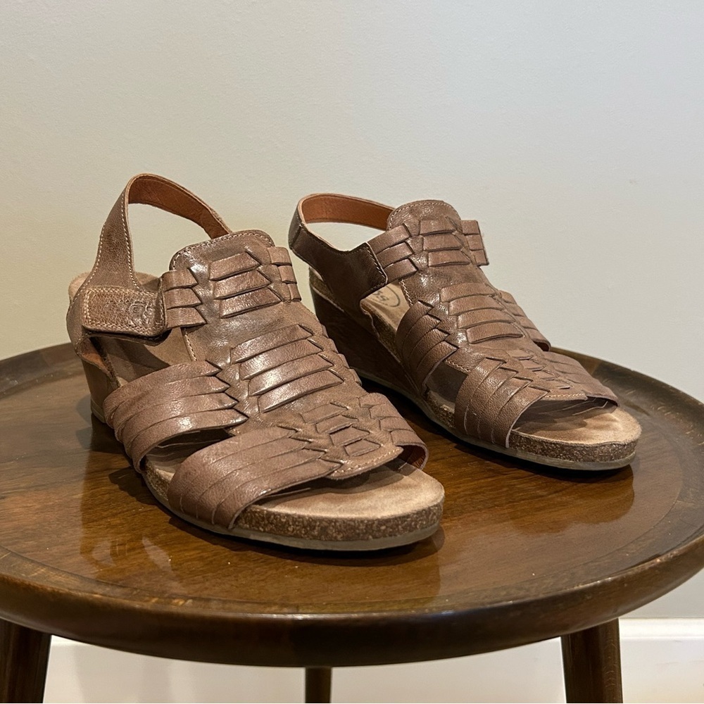 Taos Footwear Brown Wedge Sandals - Picture 5 of 13